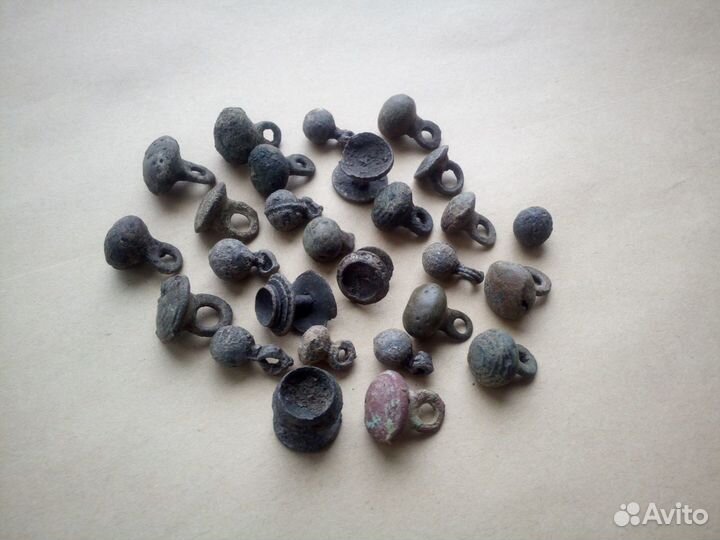 Пуговки,монеты царские советские10,15,20коп по30