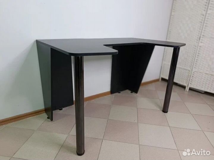 Игровой компьютерный стол