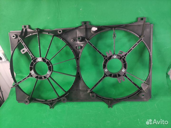 Диффузор радиатора Toyota Camry 40. XV40