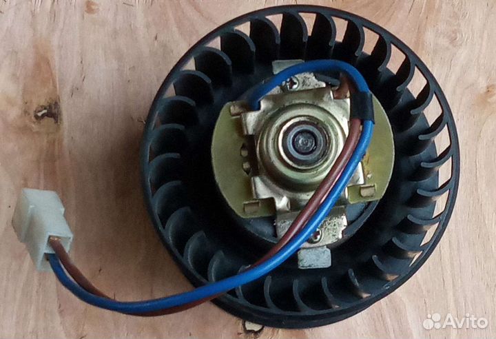 Электродвигатель отопителя салона автомобиля