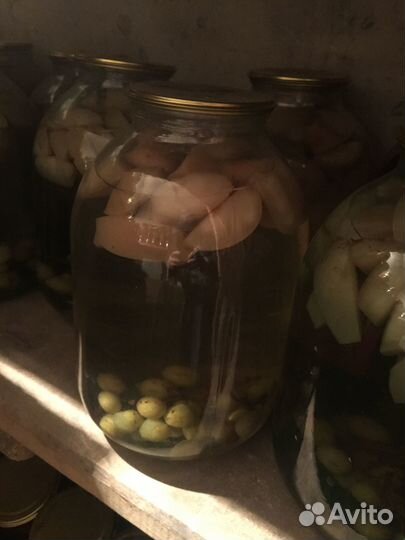 Компот,варенье,помидоры.огурцы,лук,чеснок