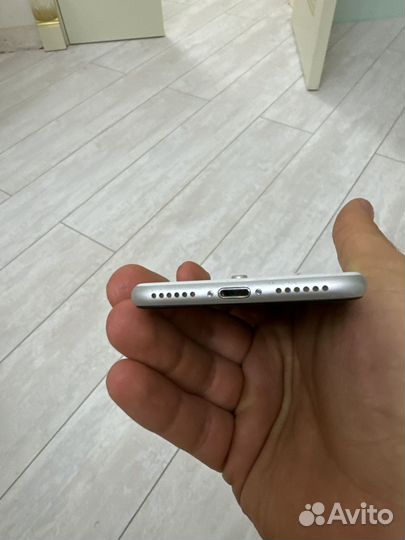 iPhone SE (2020), 64 ГБ