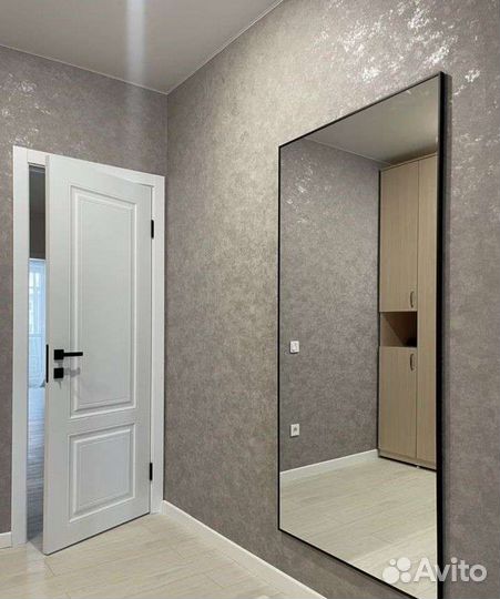 Зеркало настенное в алюминиевой раме, новое