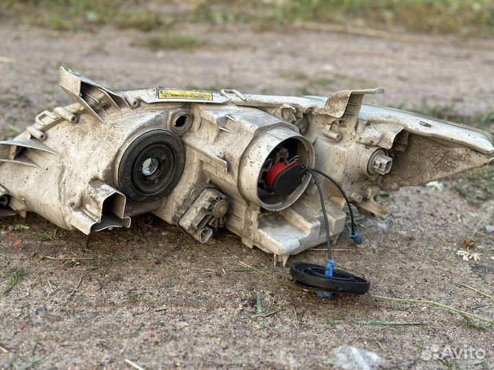 Фары на toyota camry 40