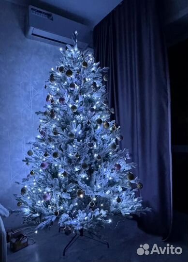 Гирлянда роса на ёлку