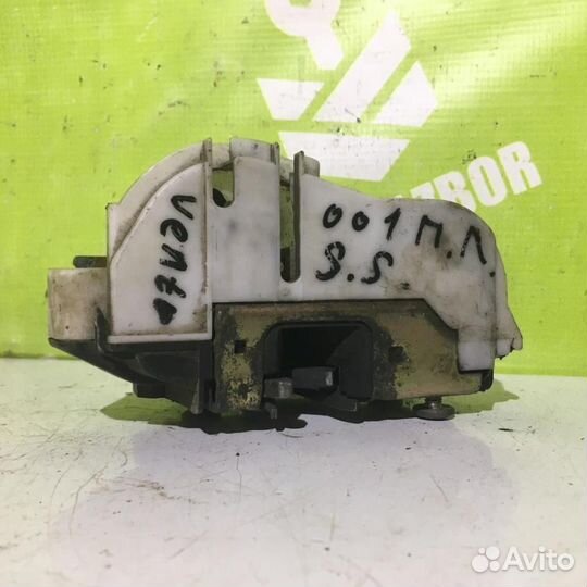 Замок двери передней левой Фольксваген Гольф 3 В