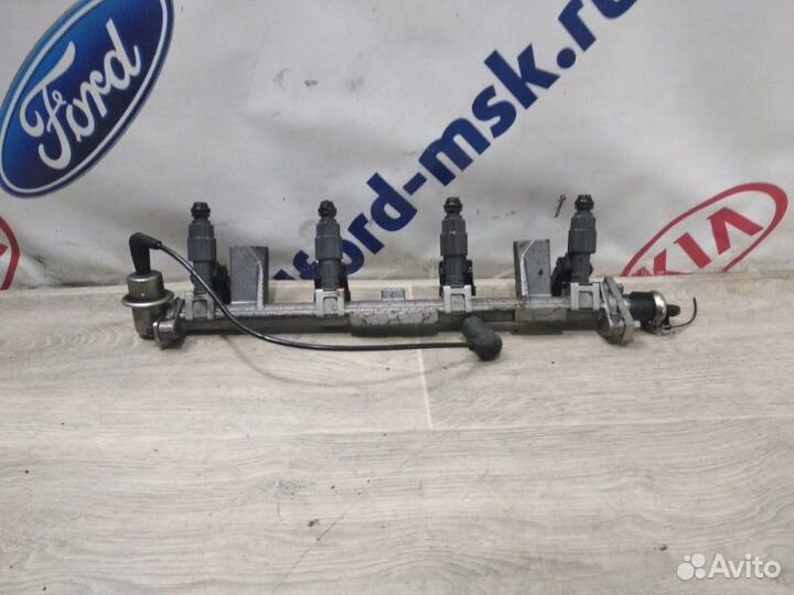 Топливная рампа Ford Escape YF 2002Г