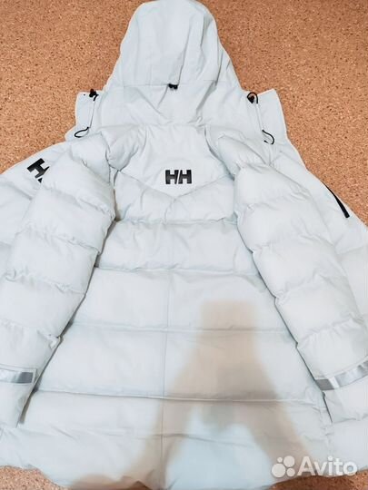 Женский белый пуховик от Helly Hansen