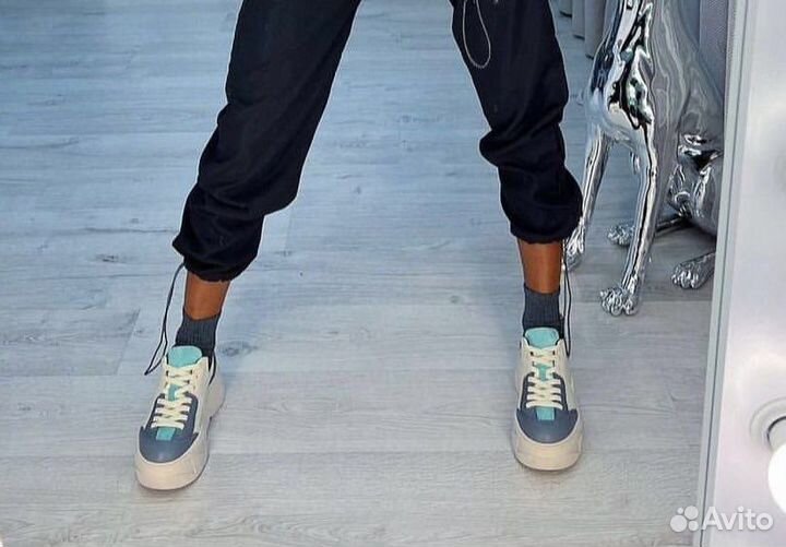 Кроссовки из натуральной кожи