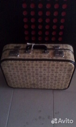 Продам чемодан 1970 г.-80 г