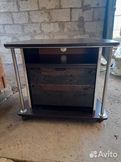 Стеклянная тумба под тв