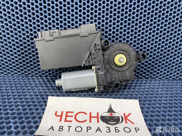 Мотор стеклоподъёмника задний VW Touareg/Туарег