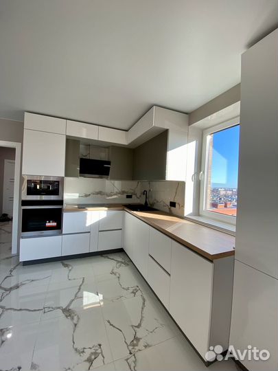 Кухня на заказ под потолок в Челябинске