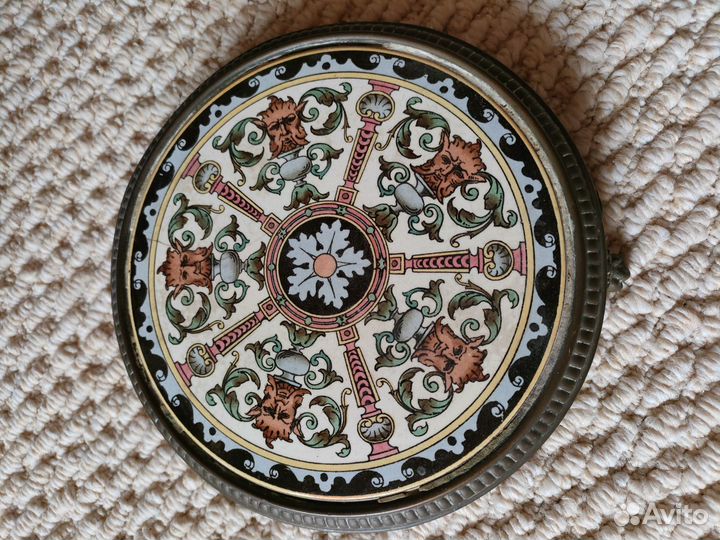 Антикварная подставка под горячее