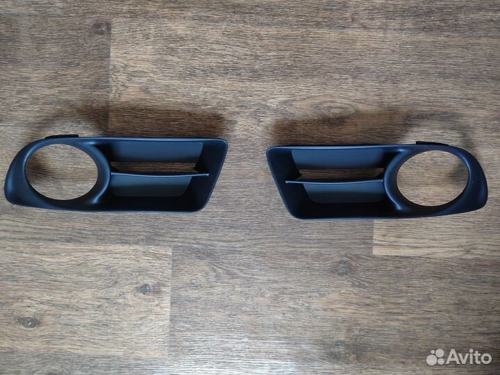 Оправа противотуманной фары Toyota Corolla 120 2шт