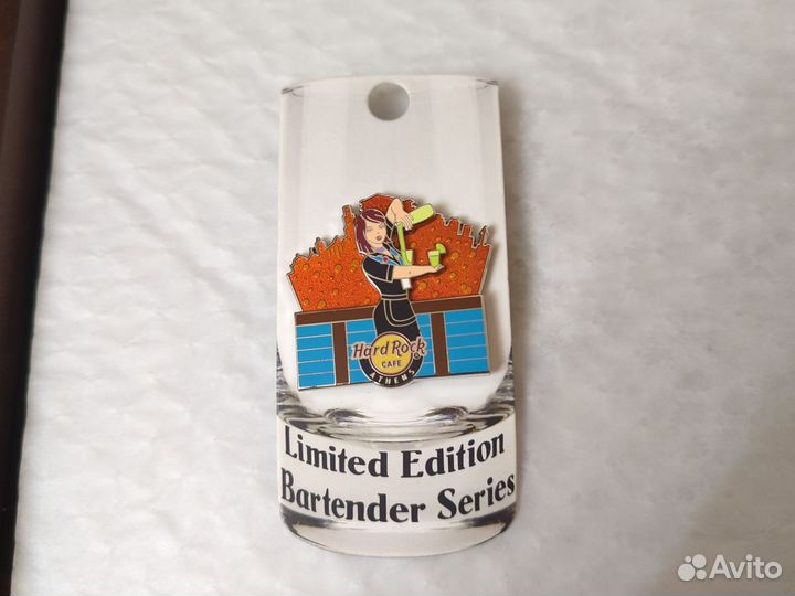 Значок hard rock cafe из Греции