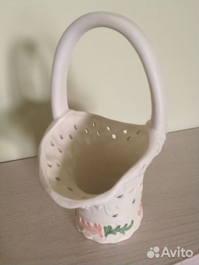Корзинка фарфоровая