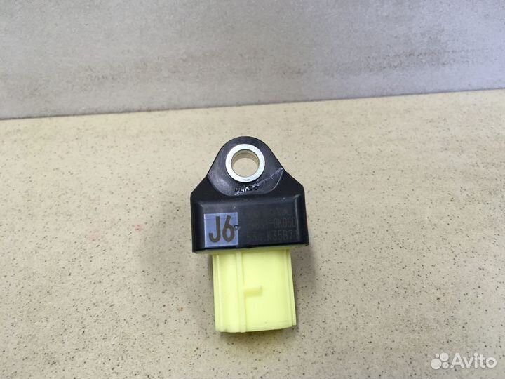 Датчик AIR BAG Hi Lux 2015