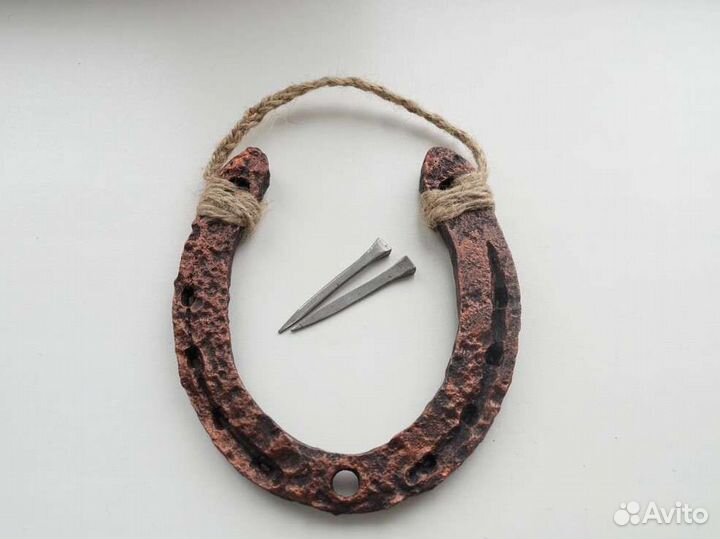 Древняя медная подкова - подарок на годовщину