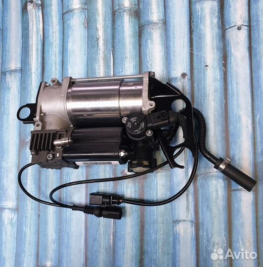 Компрессор пневмоподвески VW Touareg audi Q7