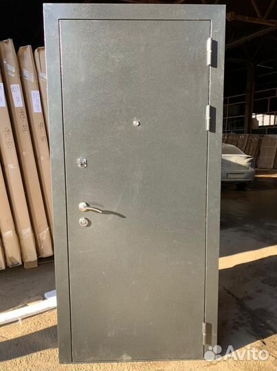 Трехконтурные входные двери утепленные