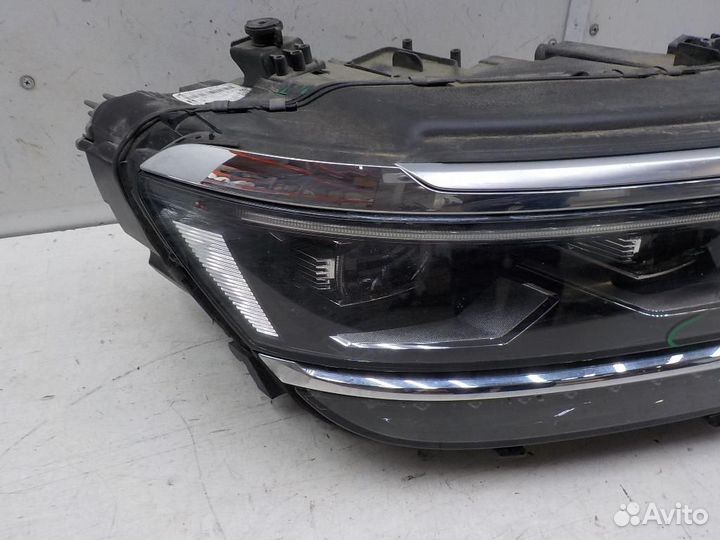 Фара правая Volkswagen Tiguan