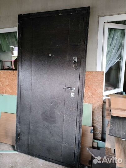 Дверь входная металлическая от застройщика