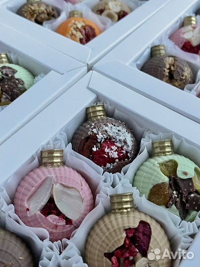 Шоколадные новогодние шары,шоколад ручной работы