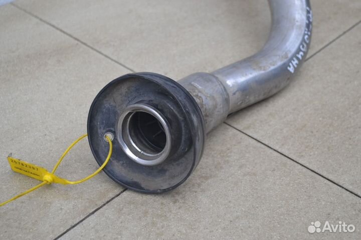 Заливная горловина бензобака Audi 100