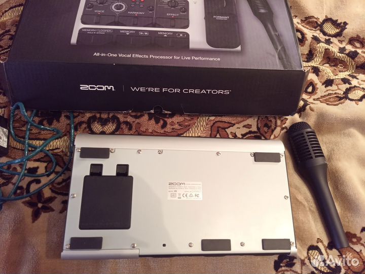 Вокальный процессор Zoom V6-SP с микрофоном