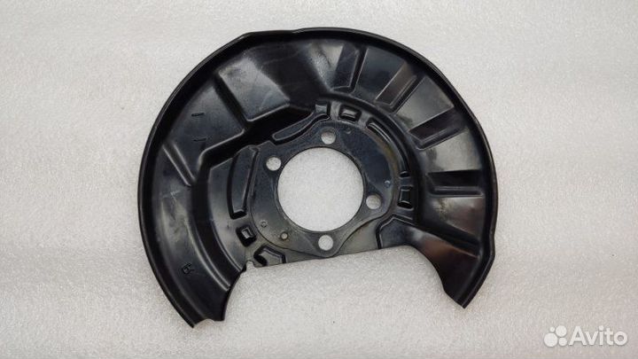 Пыльник тормозного диска задний правый Toyota