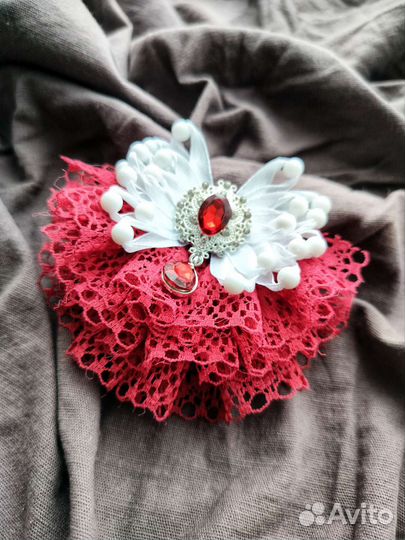 Брошь-галстук, брошь - жабо