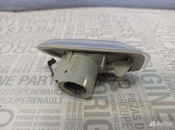 Повторитель поворота передний правый Renault