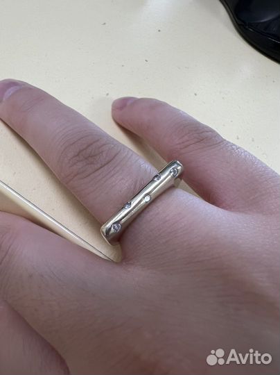 Кольцо белое золото