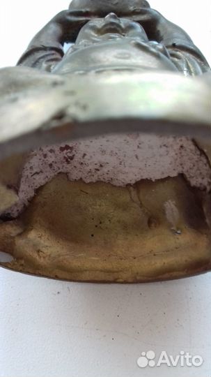 Хотей с золотым слитком на поднятых руках, бронзов