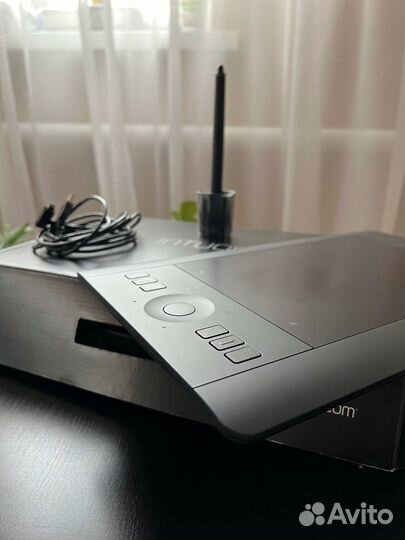 Графический планшет wacom intuos pro small pth-451