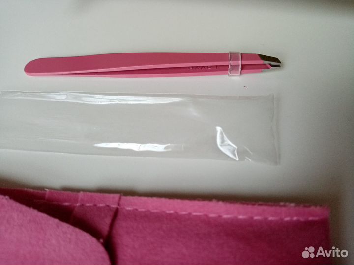 Маникюрный набор и гламурный розовый пинцет