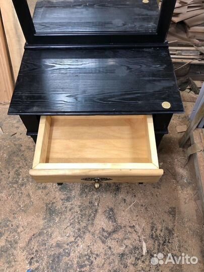 Напольное зеркало