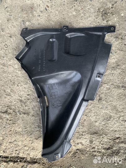 Нижняя часть переднего Подкрылка BMW F30
