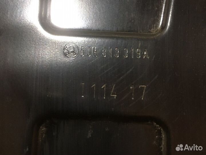 Суппорт левого фонаря Skoda Rapid