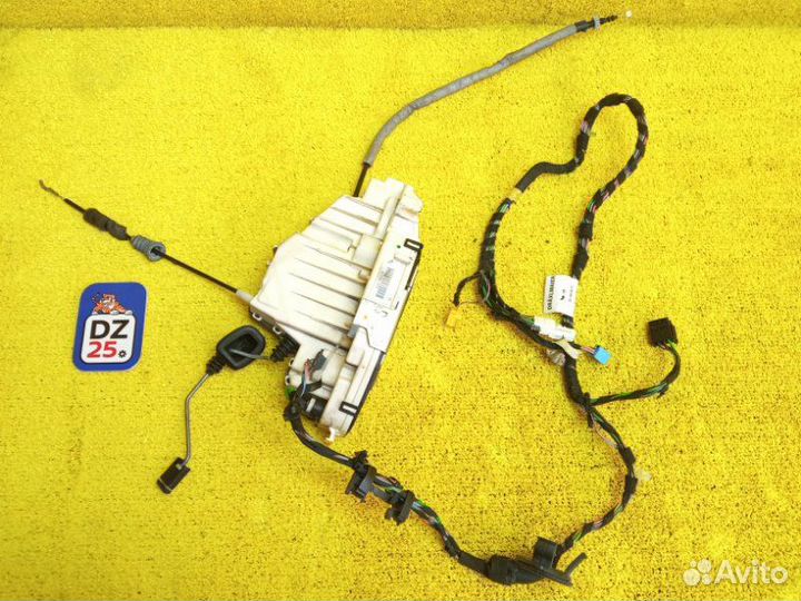 Замок двери передний правый Mercedes-Benz