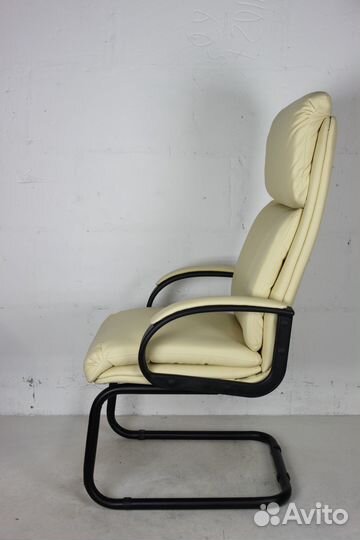 Кресло для посетителей