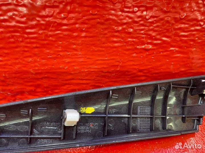 Накладка декоративная Hyundai Sonata 5 D4EB 2010