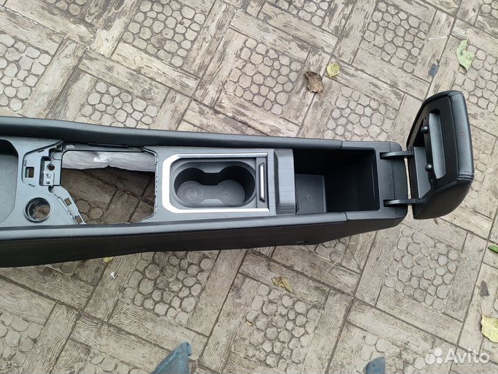 Чери Тигго 4 про подлокотник