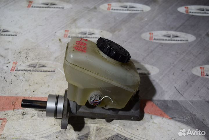 Главный тормозной цилиндр c Toyota Mark II GX110 1