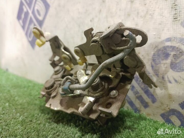 Замок двери задний правый Daewoo Nexia седан 1.5