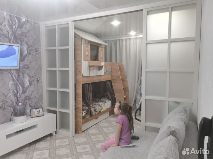 Двухъярусная кровать домик