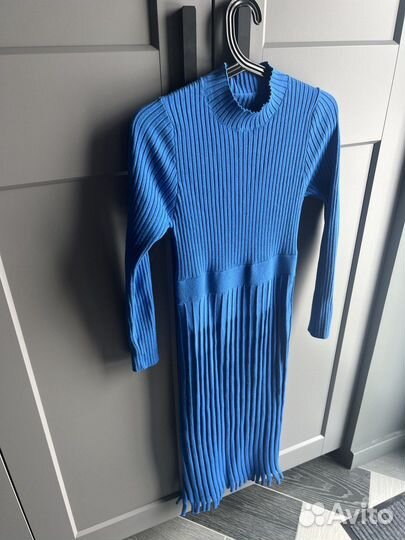 Платье в рубчик миди