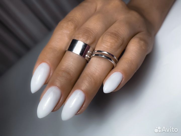 Маникюр в салоне