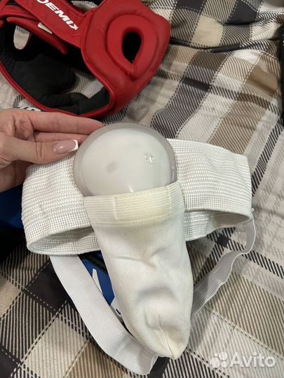 Боксерские перчатки,шлем